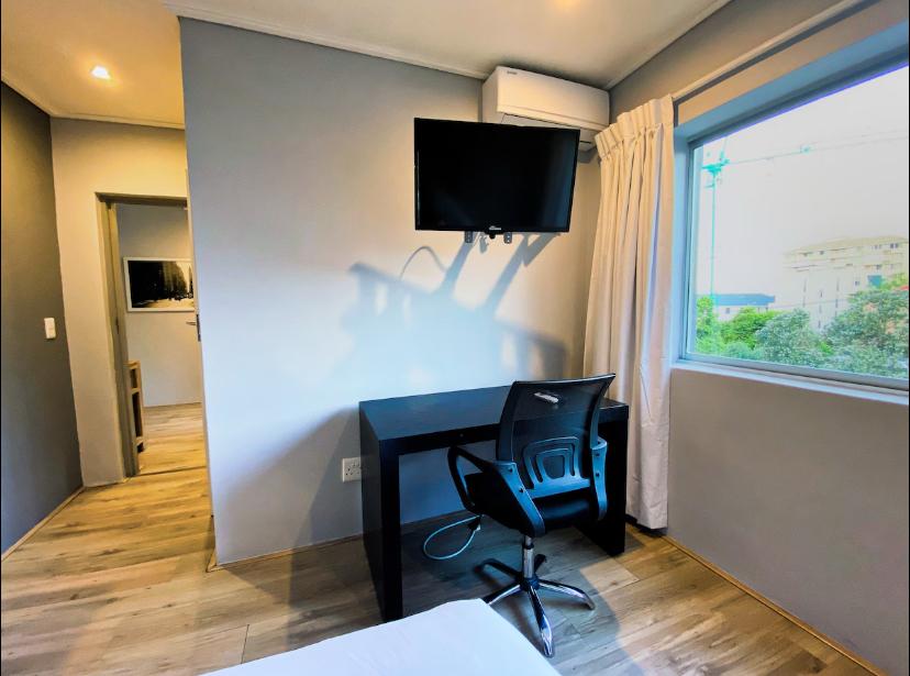 To Let 3 Bedroom Property for Rent in Green Point Western Cape